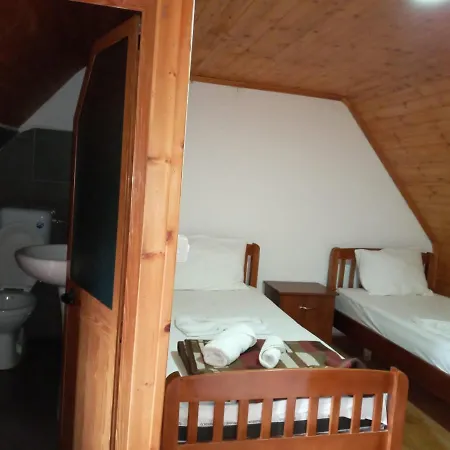 Casa de hóspedes Kroni I Micanit Theth