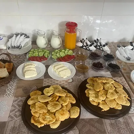 Kroni I Micanit Casa de hóspedes *