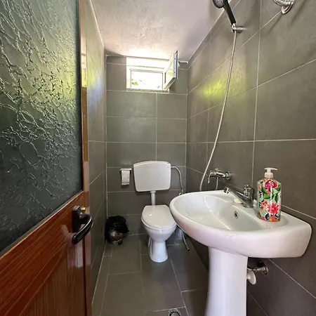 Casa de hóspedes Kroni I Micanit Theth