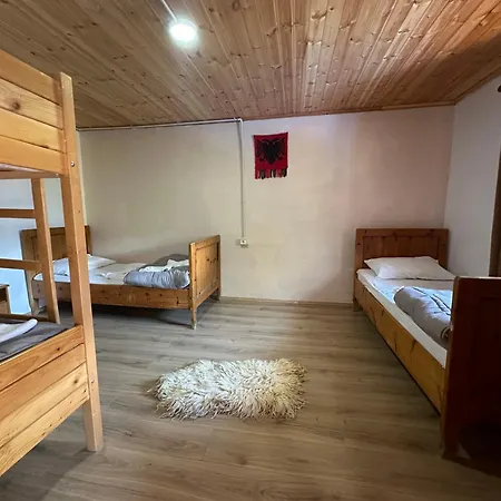 Kroni I Micanit Casa de hóspedes *