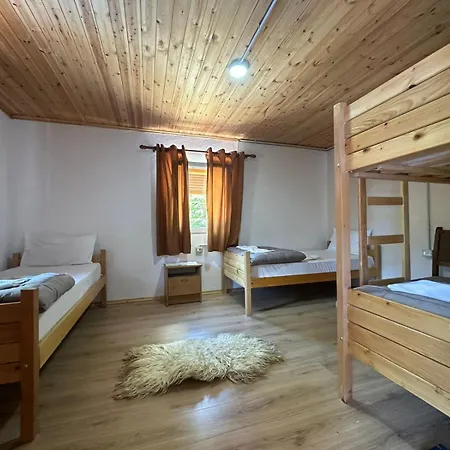 Kroni I Micanit Casa de hóspedes *