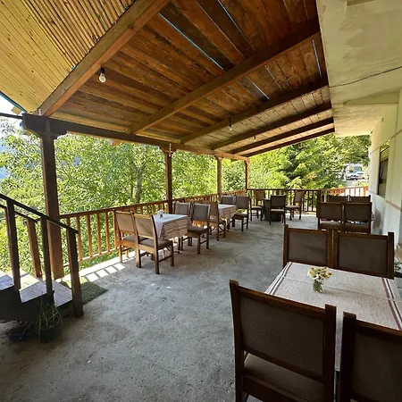 Kroni I Micanit 招待所