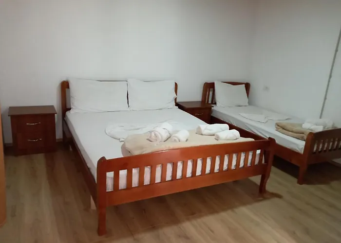 בית הארחה Kroni I Micanit *