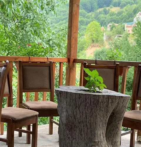 Kroni I Micanit בית הארחה